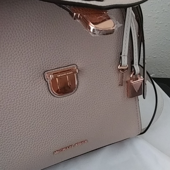 Micheal Kors - Picture 5 of 8